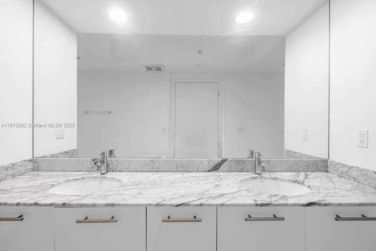 Small Image of 500 BRICKELL AVE #400, Miami Number 18