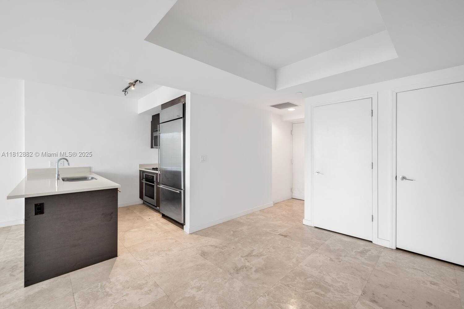 Small Image of 500 BRICKELL AVE #400, Miami Number 3