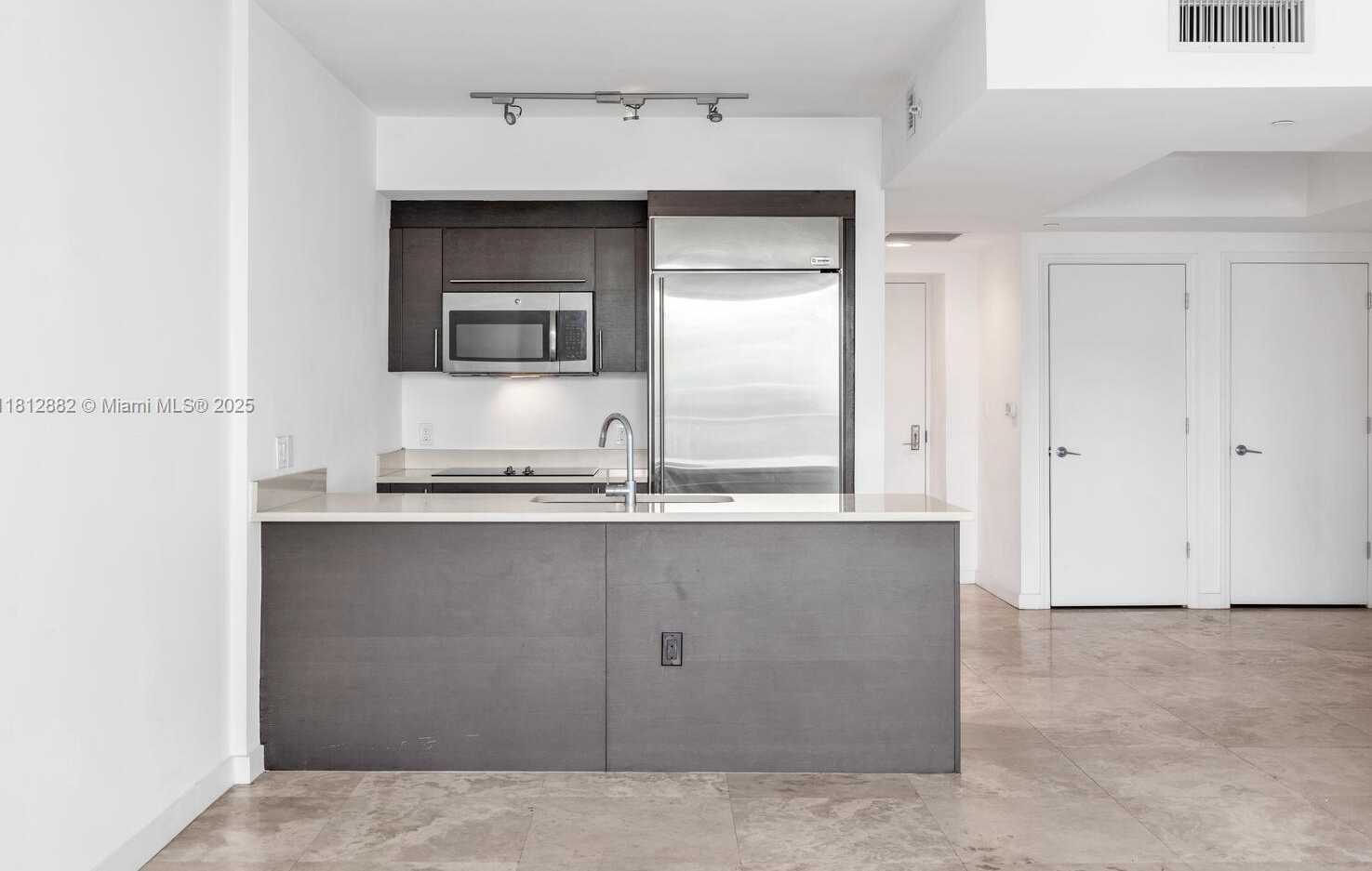 Small Image of 500 BRICKELL AVE #400, Miami Number 6