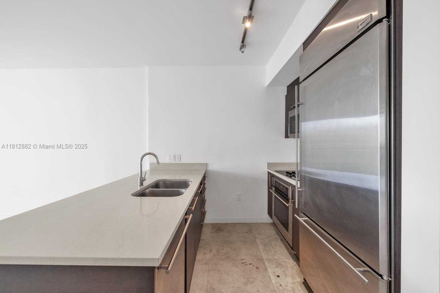 Small Image of 500 BRICKELL AVE #400, Miami Number 7