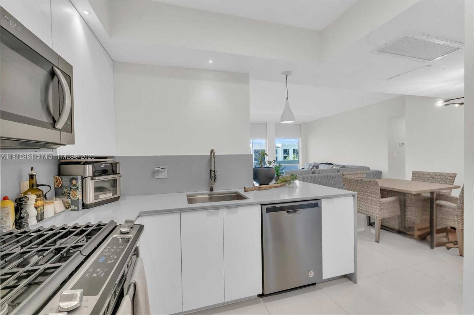 Small Image of 700 BILTMORE WAY #505, Coral Gables Number 7