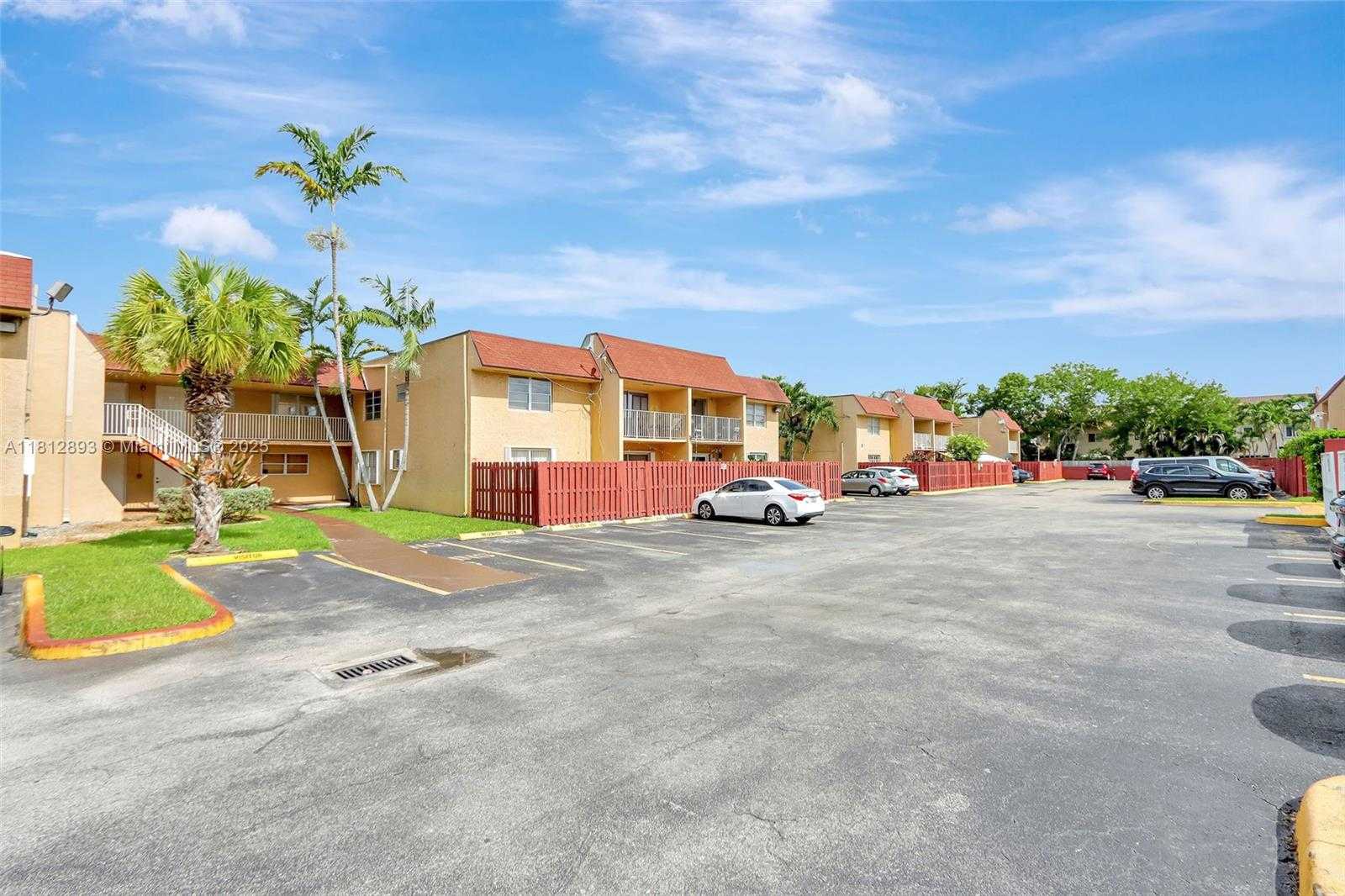 Small Image of 9972 SOUTH WEST 88TH ST #1128, Miami Number 3