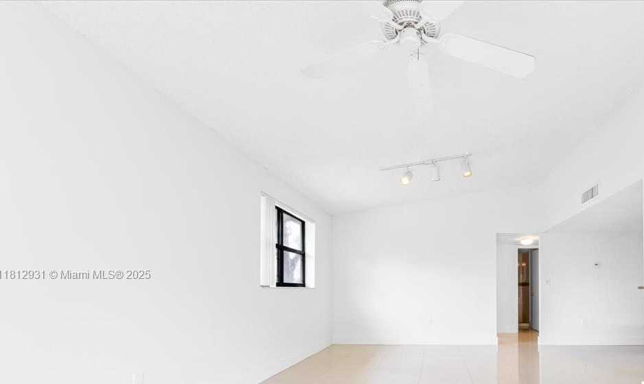 Small Image of 9939 NOB HILL PL #9939, Sunrise Number 19