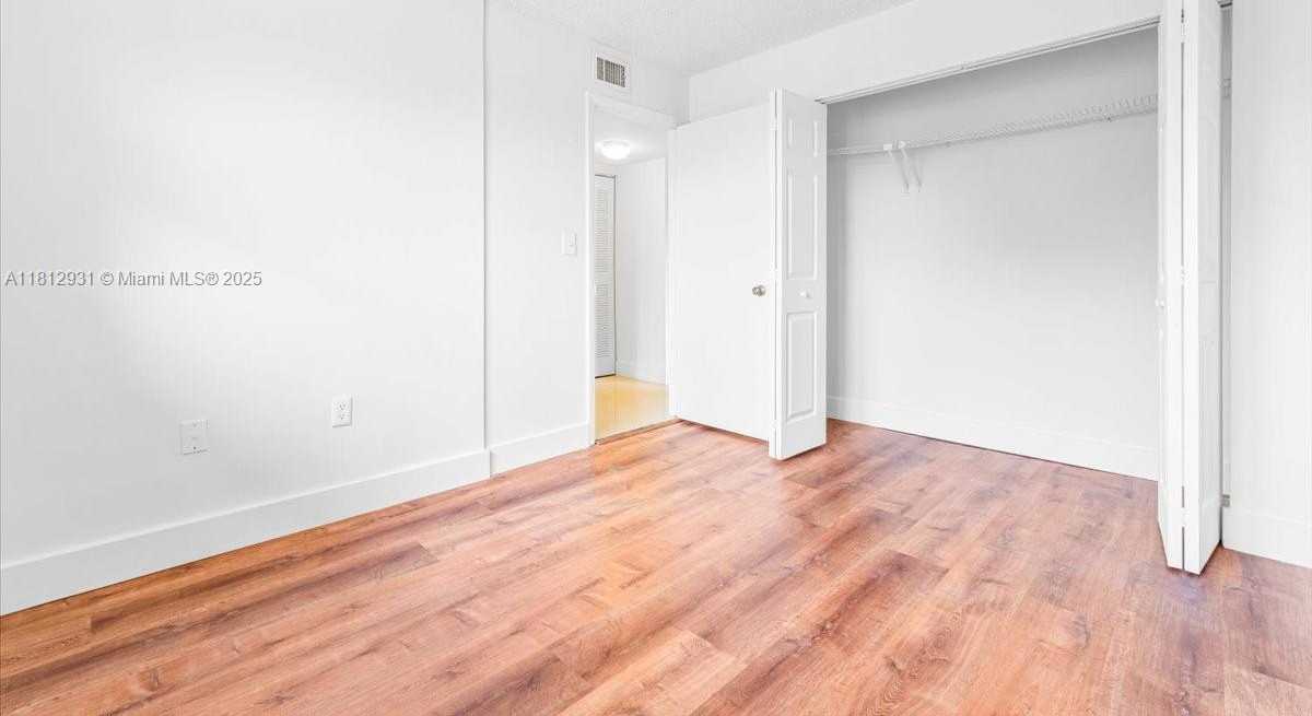 Small Image of 9939 NOB HILL PL #9939, Sunrise Number 20