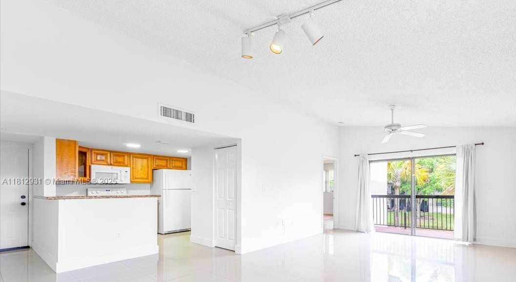 Small Image of 9939 NOB HILL PL #9939, Sunrise Number 25