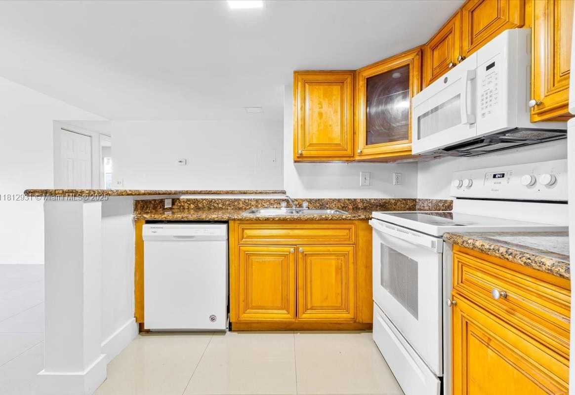 Small Image of 9939 NOB HILL PL #9939, Sunrise Number 28