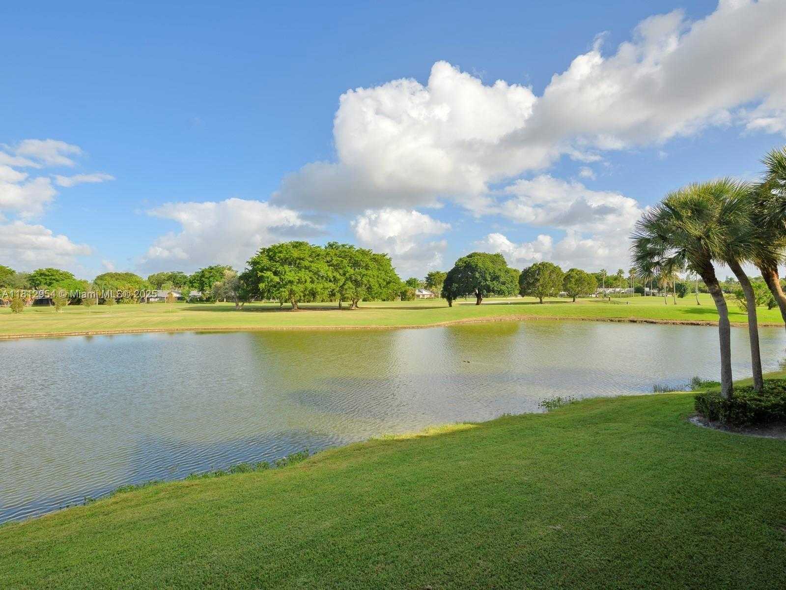Small Image of 16100 GOLF CLUB RD #203, Weston Number 15