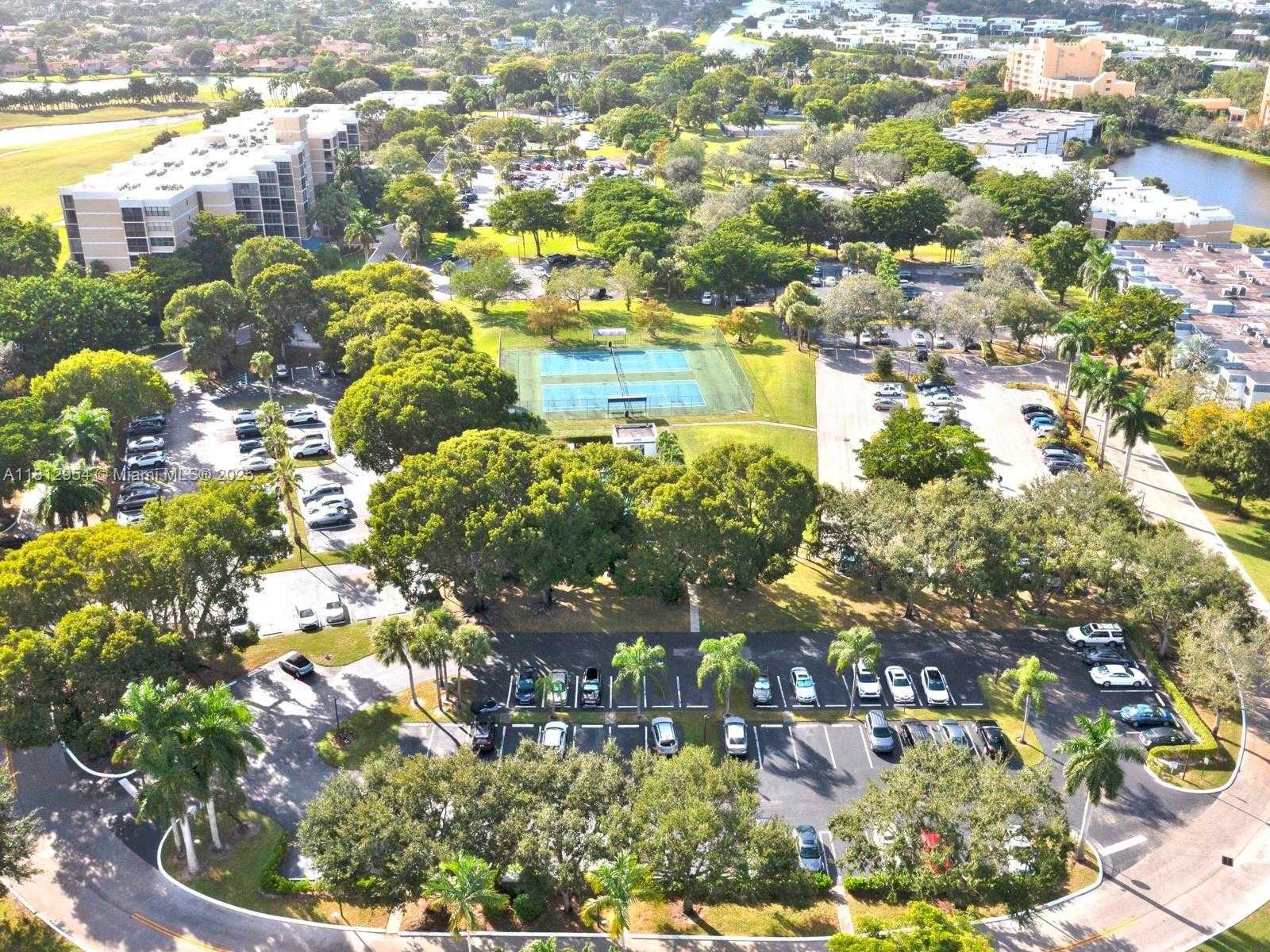 Small Image of 16100 GOLF CLUB RD #203, Weston Number 16