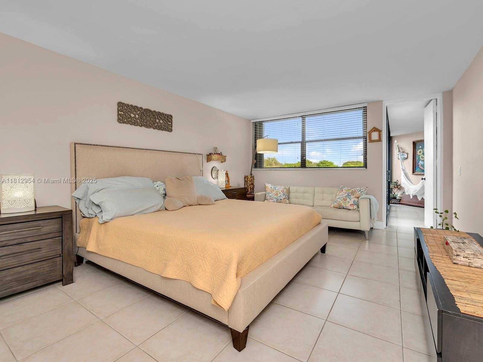 Small Image of 16100 GOLF CLUB RD #203, Weston Number 7