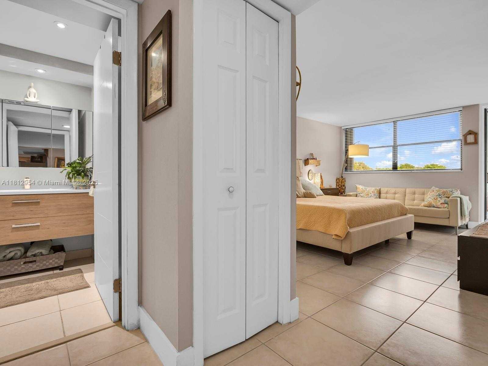 Small Image of 16100 GOLF CLUB RD #203, Weston Number 8