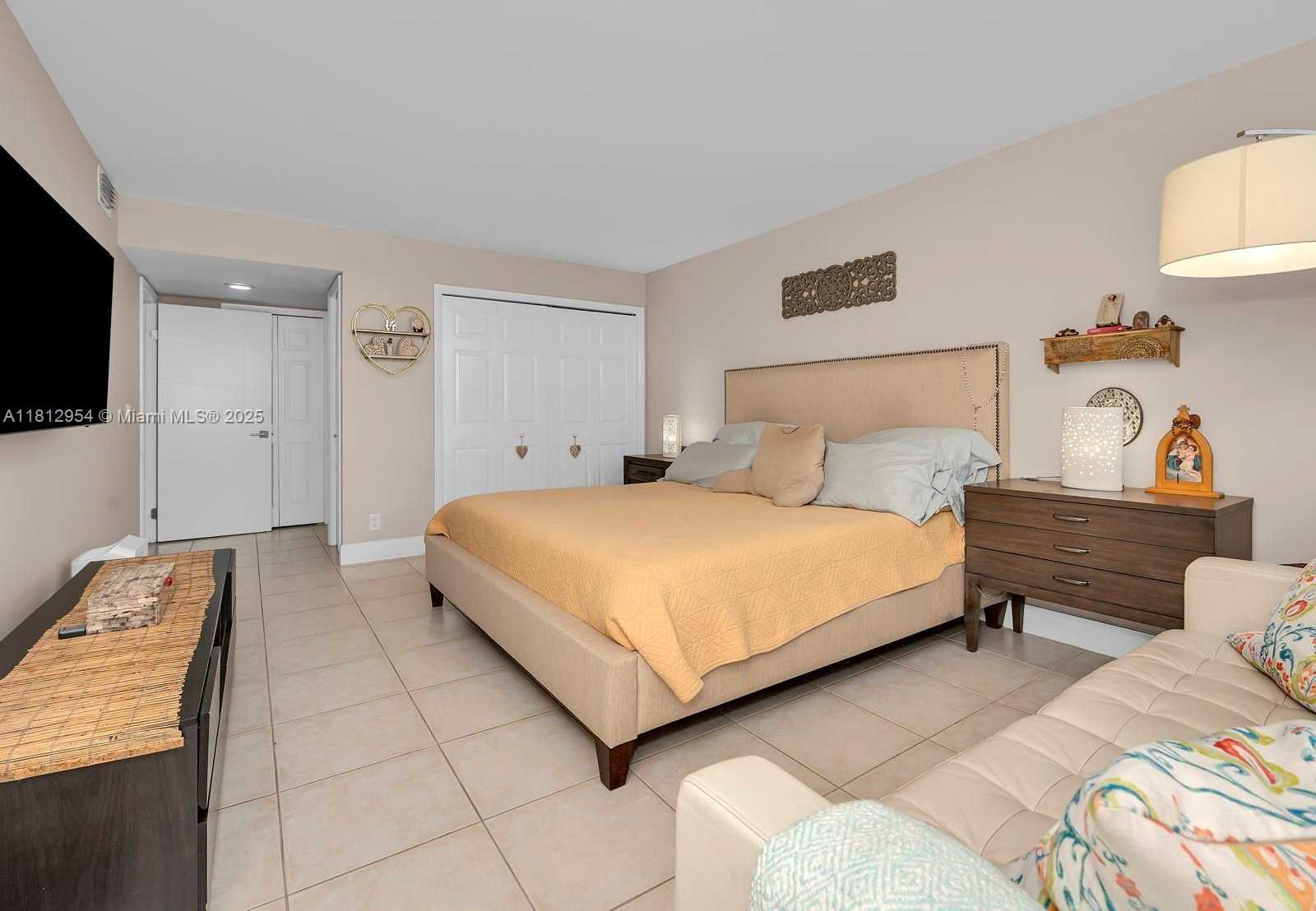 Small Image of 16100 GOLF CLUB RD #203, Weston Number 9