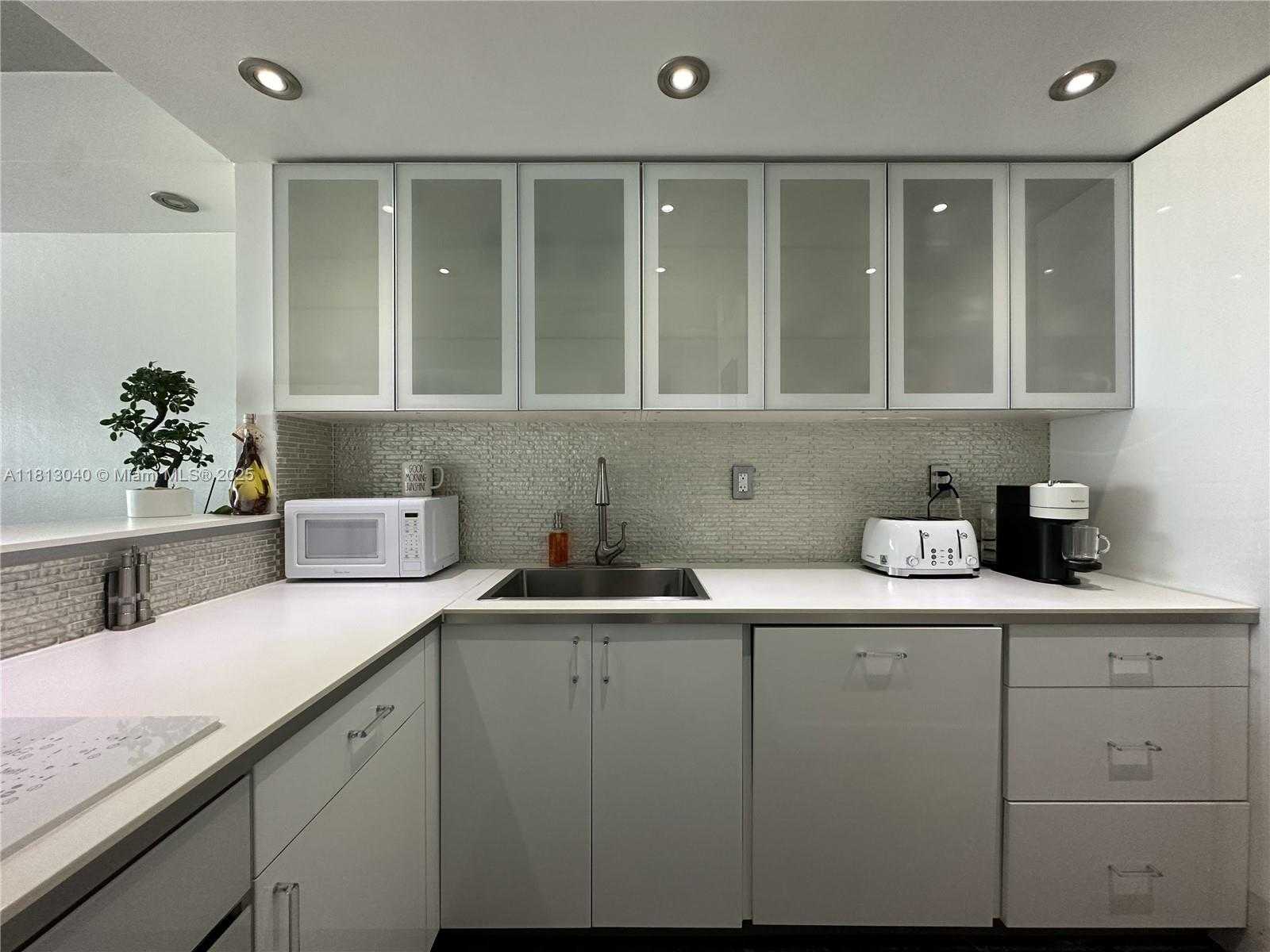 Small Image of 1000 WEST AVE #932, Miami Beach Number 5