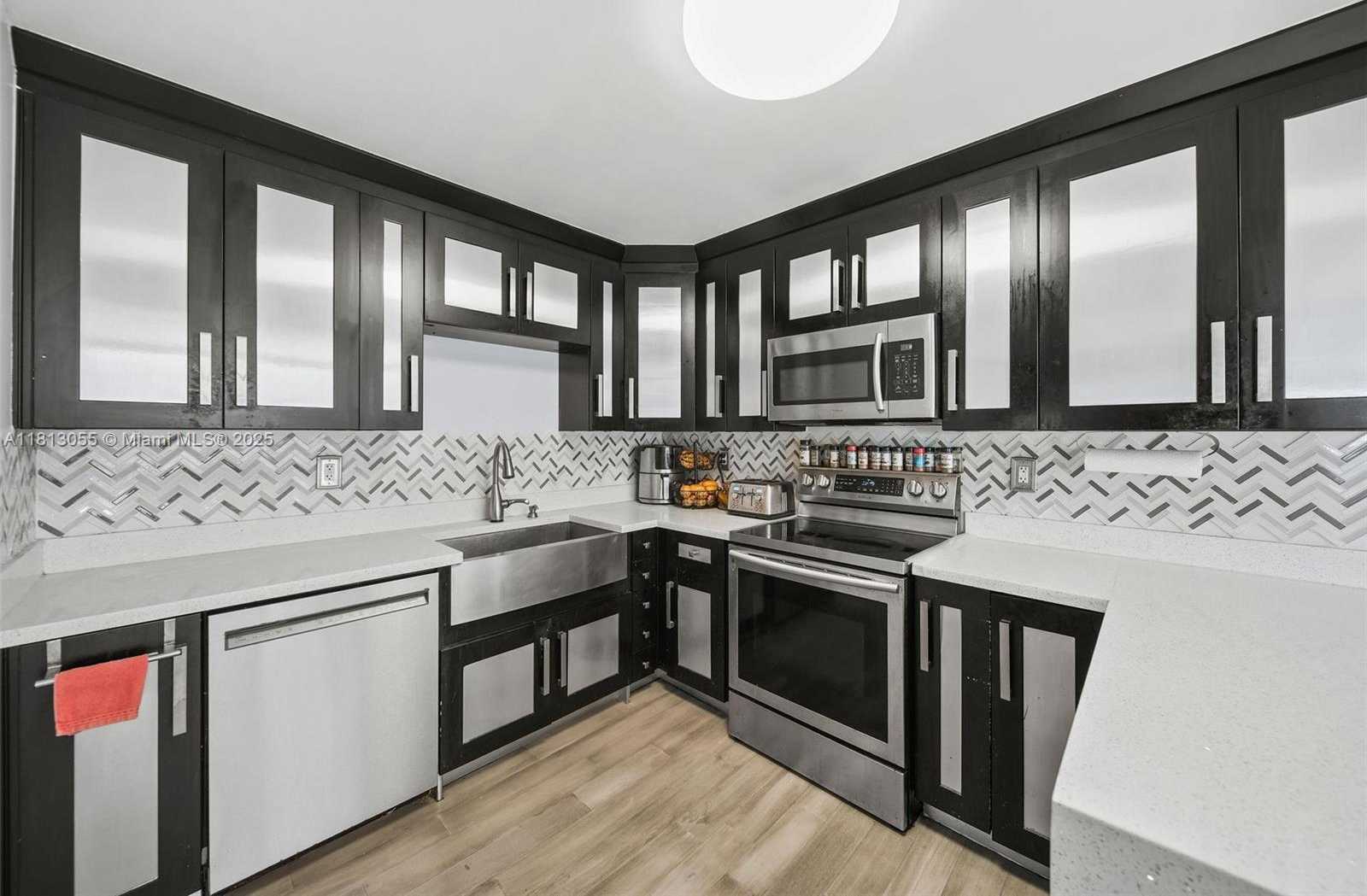 Small Image of 6061 COLLINS AVE #5F, Miami Beach Number 10