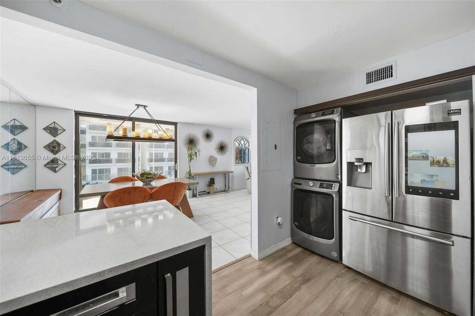 Small Image of 6061 COLLINS AVE #5F, Miami Beach Number 12