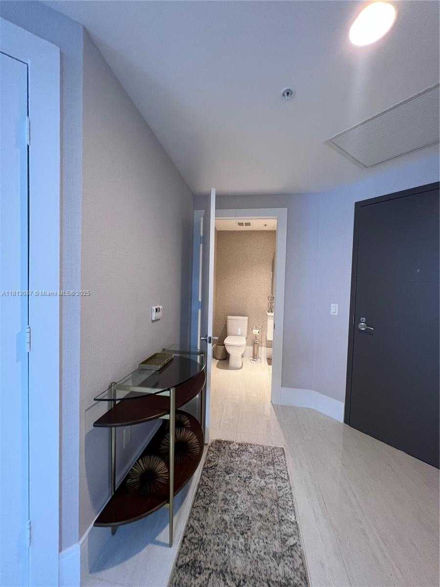 Small Image of 17301 BISCAYNE BLVD #1402, North Miami Beach Number 10