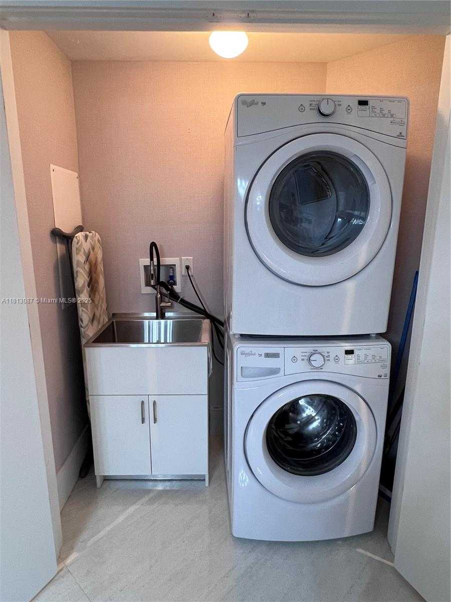 Small Image of 17301 BISCAYNE BLVD #1402, North Miami Beach Number 16