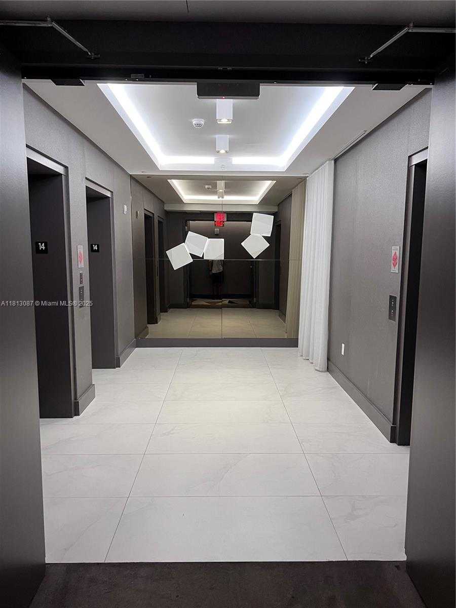 Small Image of 17301 BISCAYNE BLVD #1402, North Miami Beach Number 2