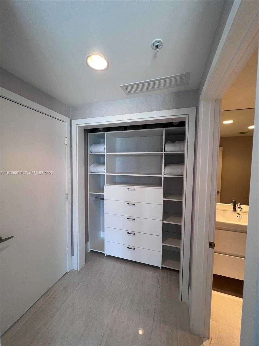 Small Image of 17301 BISCAYNE BLVD #1402, North Miami Beach Number 21