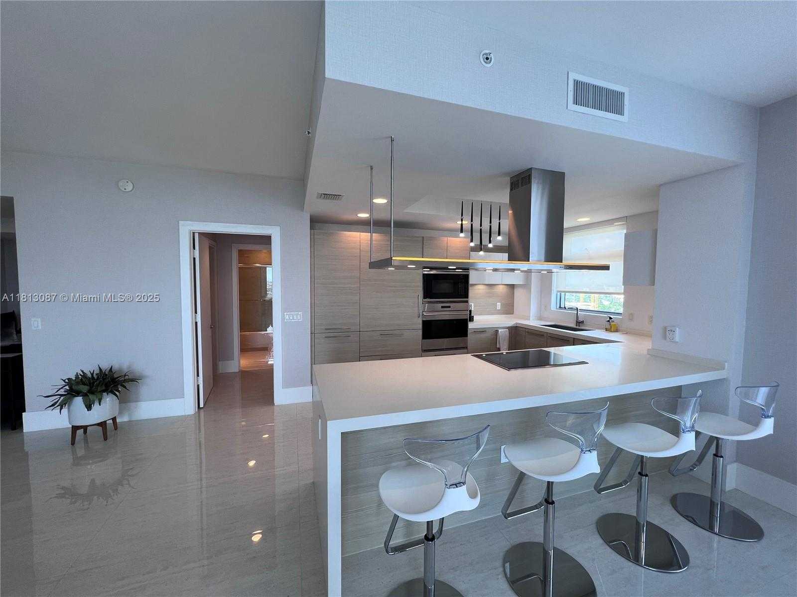 Small Image of 17301 BISCAYNE BLVD #1402, North Miami Beach Number 24