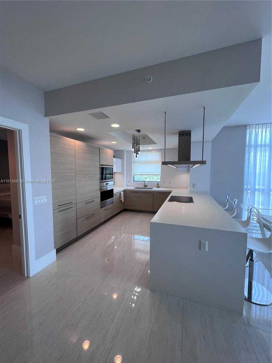Small Image of 17301 BISCAYNE BLVD #1402, North Miami Beach Number 26