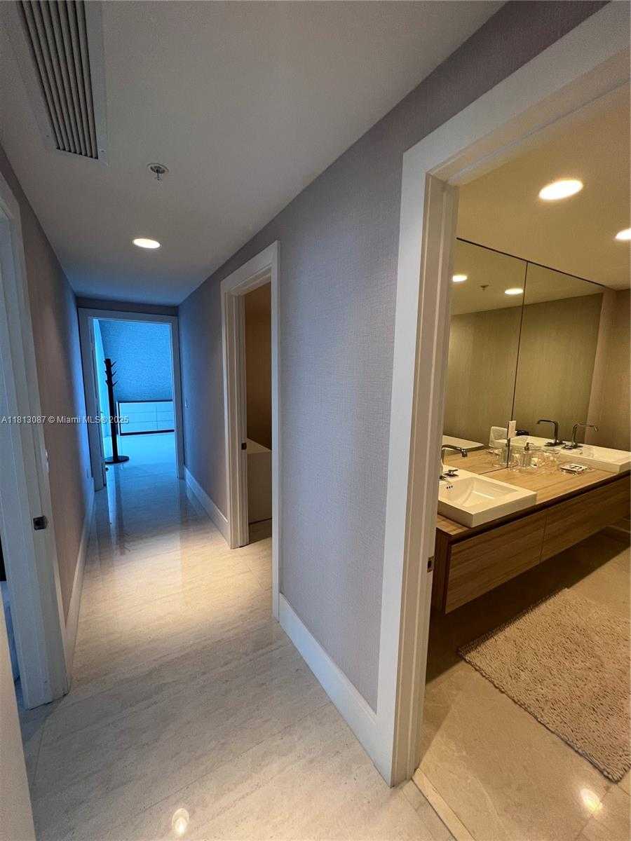Small Image of 17301 BISCAYNE BLVD #1402, North Miami Beach Number 28