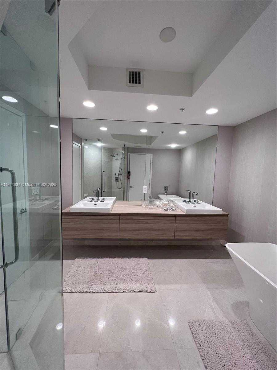 Small Image of 17301 BISCAYNE BLVD #1402, North Miami Beach Number 30