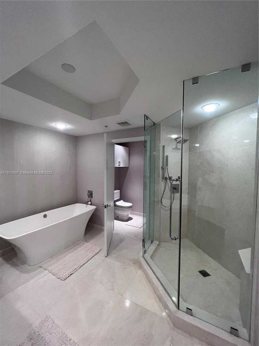 Small Image of 17301 BISCAYNE BLVD #1402, North Miami Beach Number 31