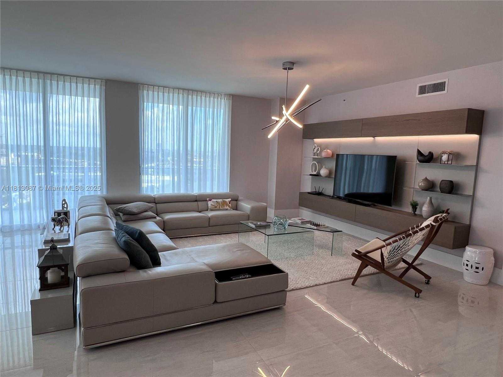 Small Image of 17301 BISCAYNE BLVD #1402, North Miami Beach Number 37