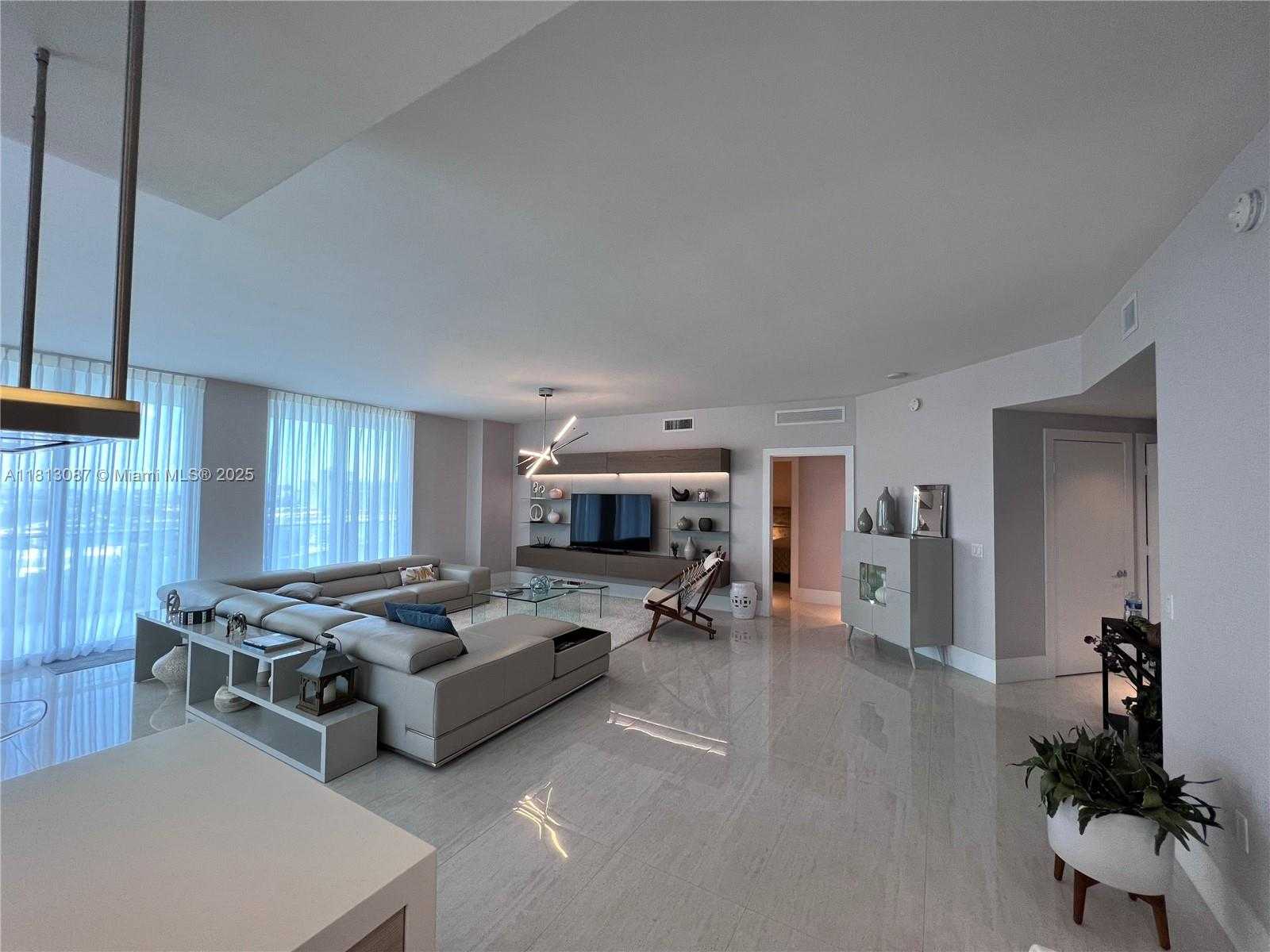 Small Image of 17301 BISCAYNE BLVD #1402, North Miami Beach Number 38