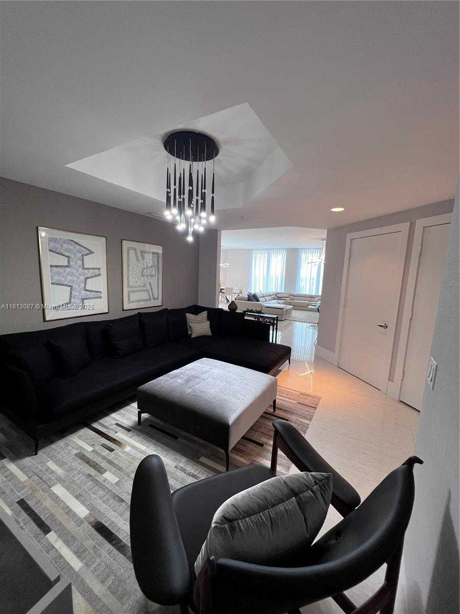 Small Image of 17301 BISCAYNE BLVD #1402, North Miami Beach Number 8