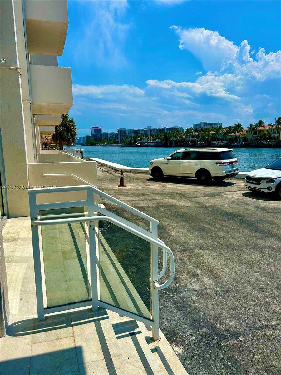Small Image of 1500 SOUTH OCEAN DR #PHJ, Hollywood Number 4