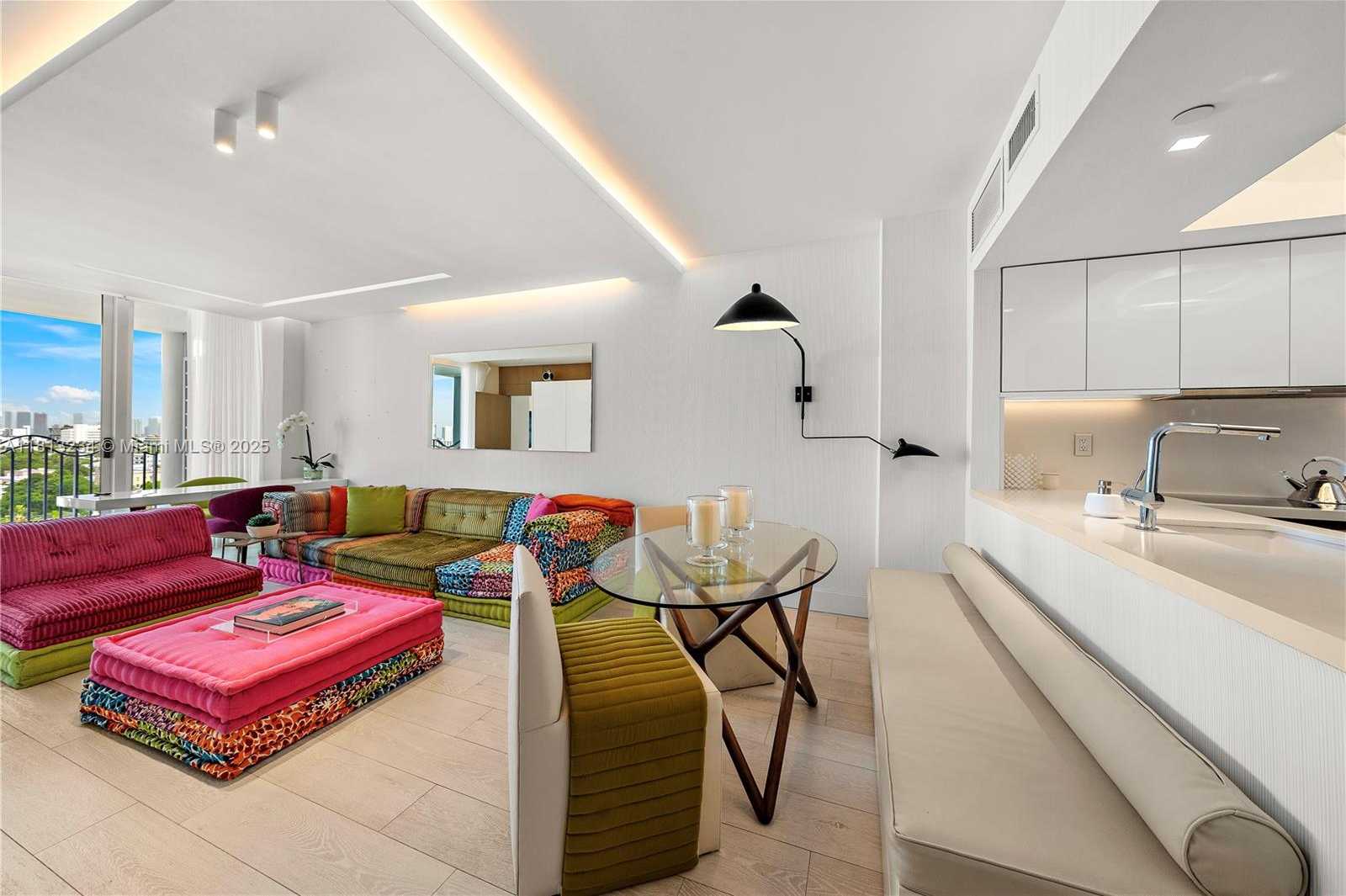 Small Image of 1500 OCEAN DR #910, Miami Beach Number 12