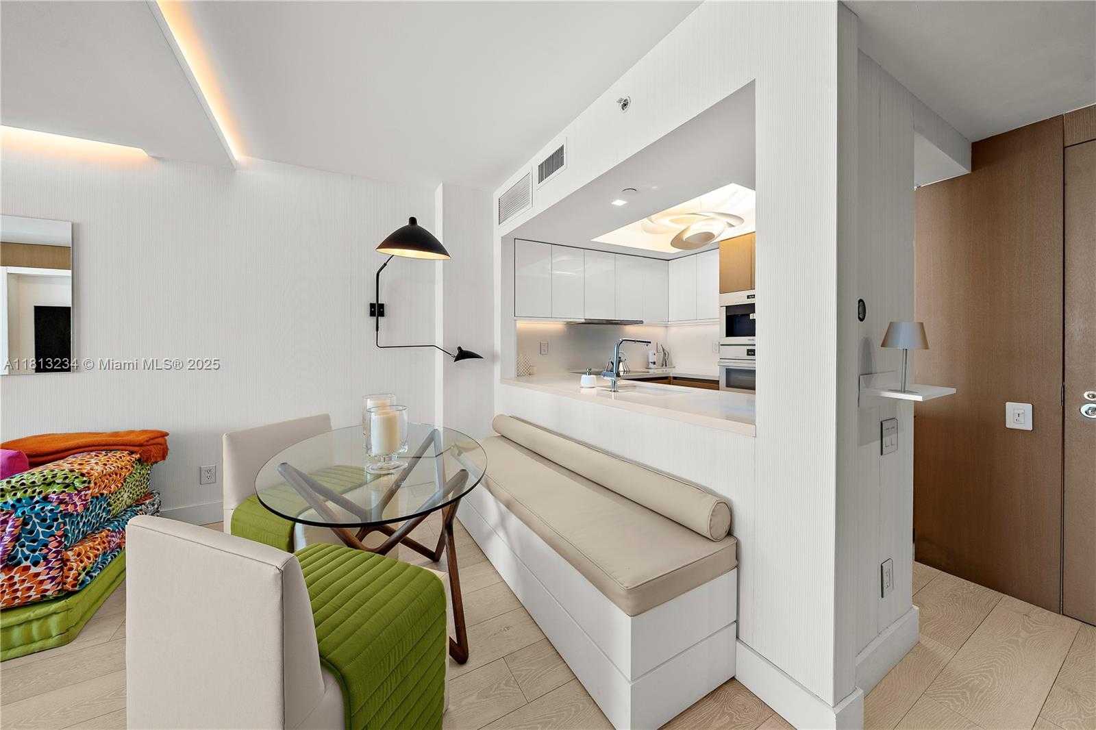 Small Image of 1500 OCEAN DR #910, Miami Beach Number 17