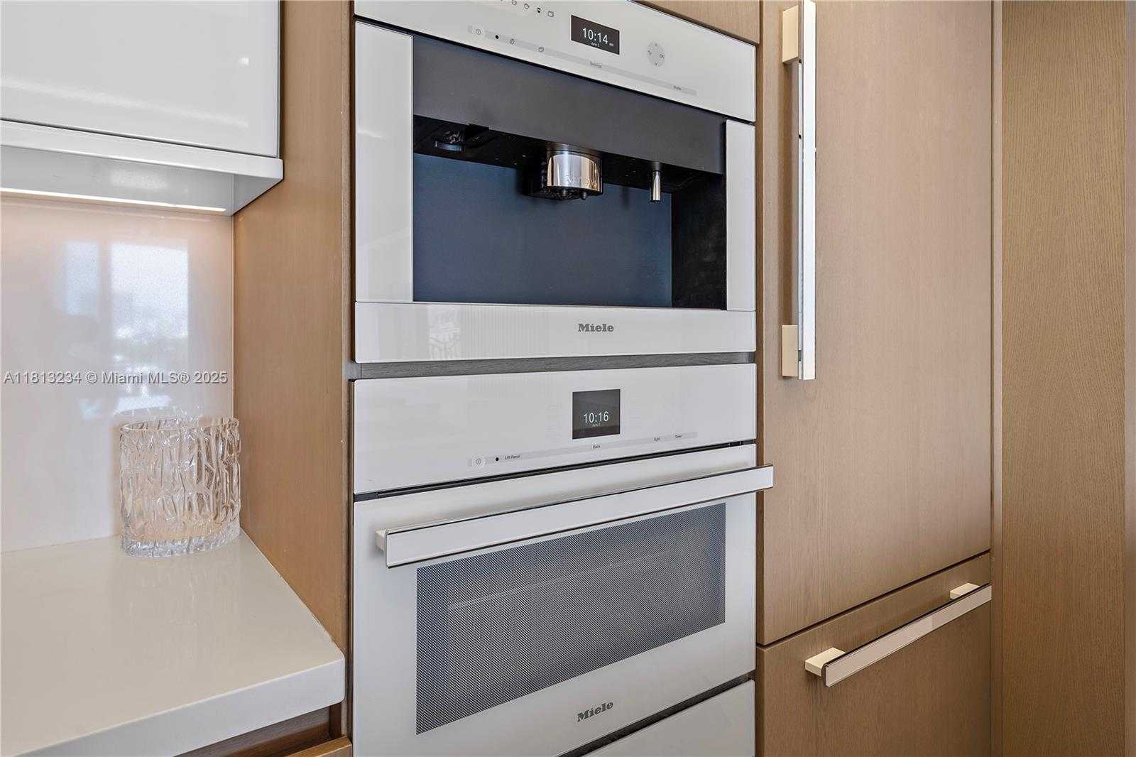 Small Image of 1500 OCEAN DR #910, Miami Beach Number 19