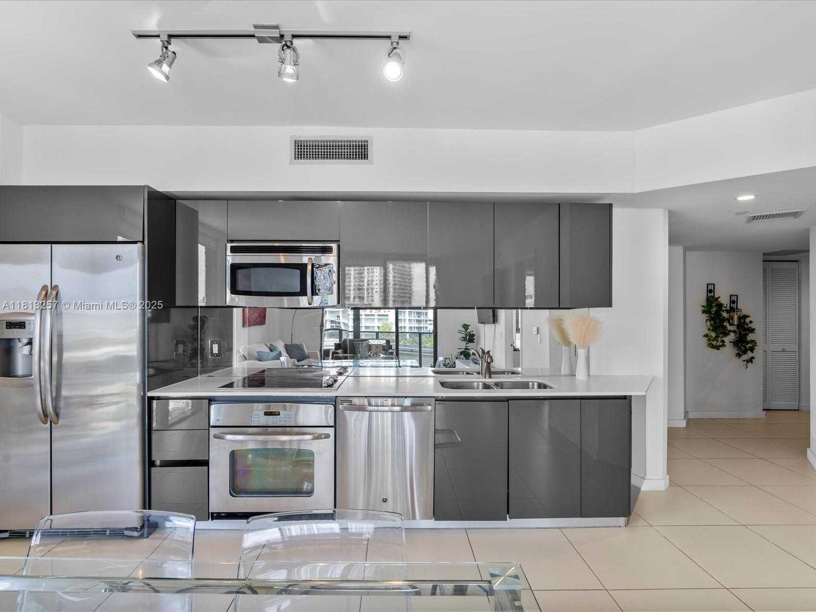 Small Image of 31 SOUTH EAST 6TH ST #802, Miami Number 6