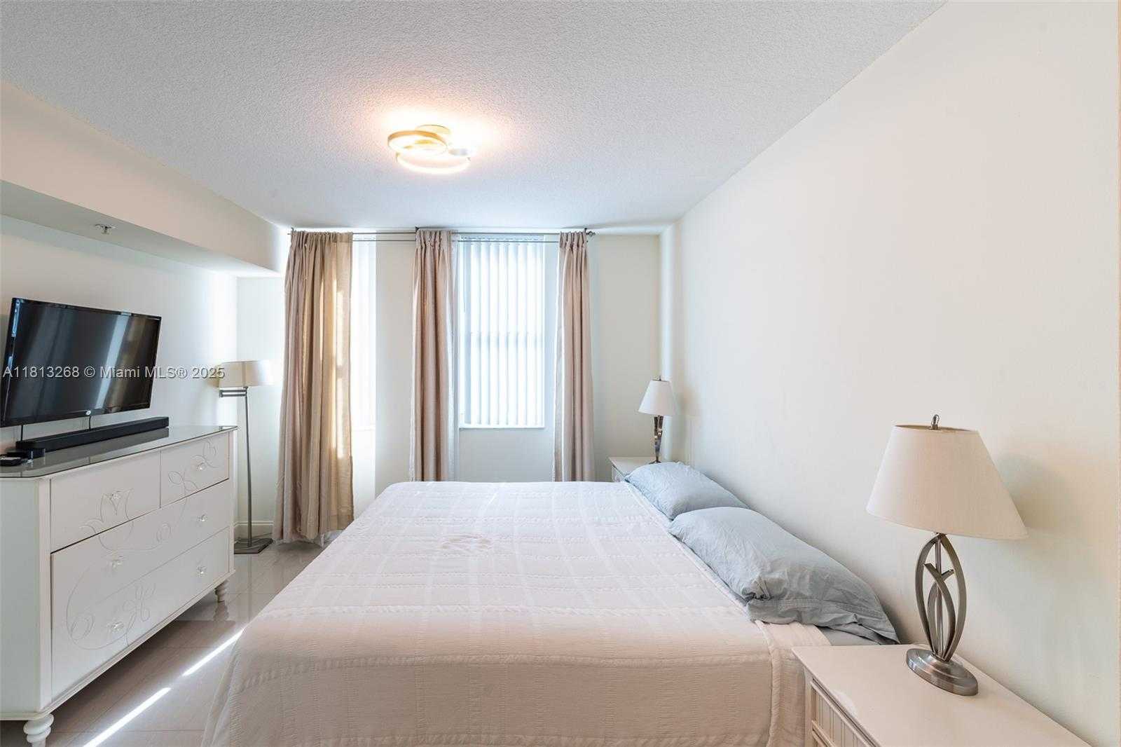 Small Image of 9201 COLLINS AVE #624, Surfside Number 12