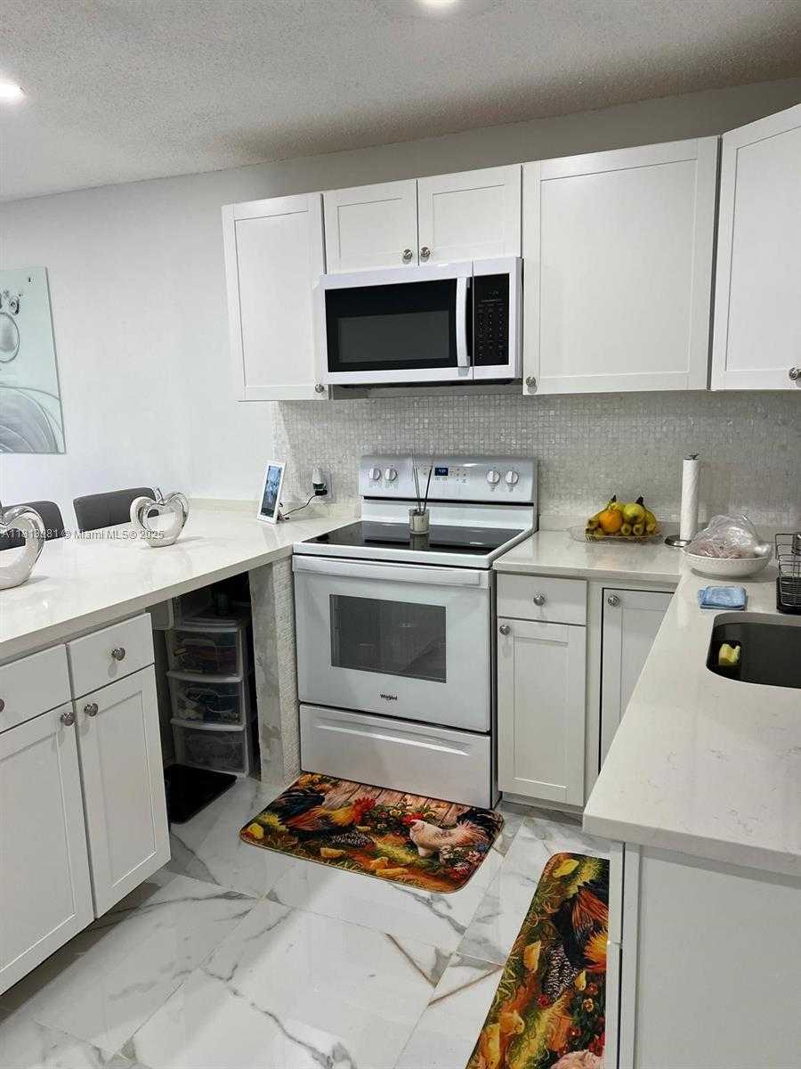Small Image of 2905 PIERCE ST #7, Hollywood Number 11
