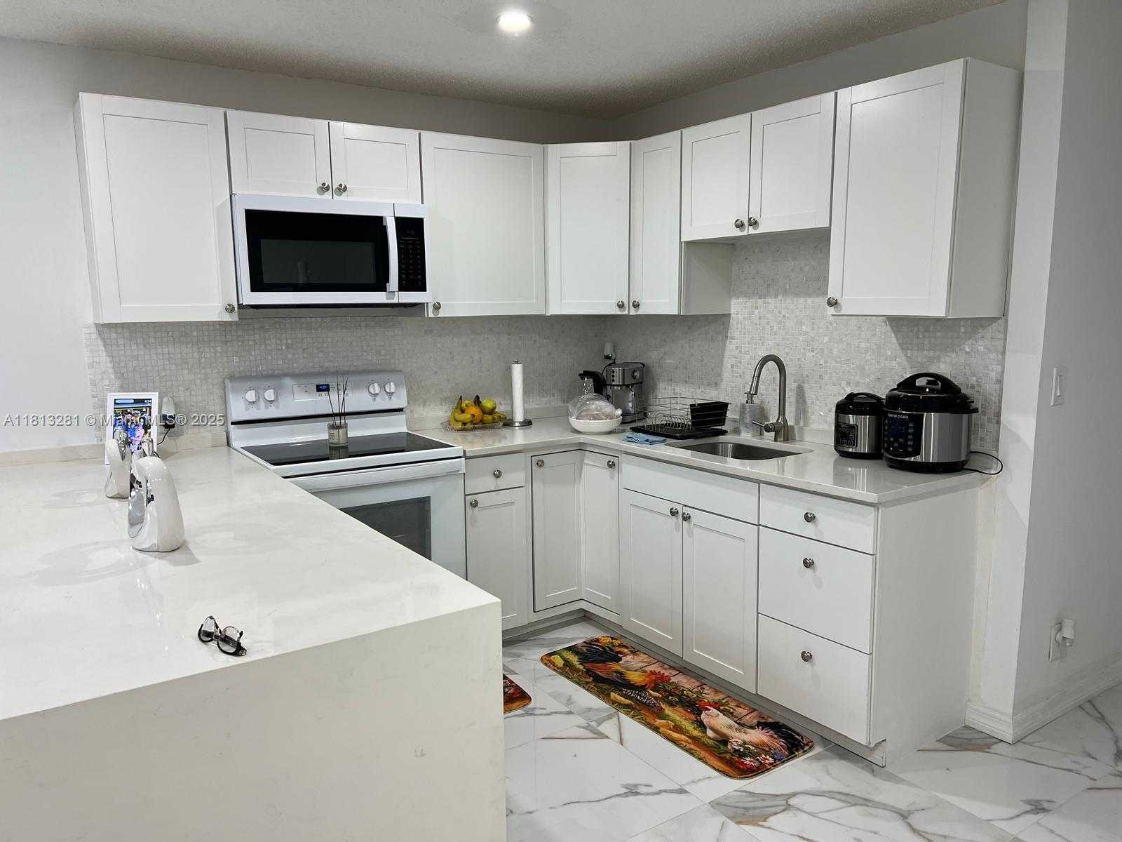 Small Image of 2905 PIERCE ST #7, Hollywood Number 12