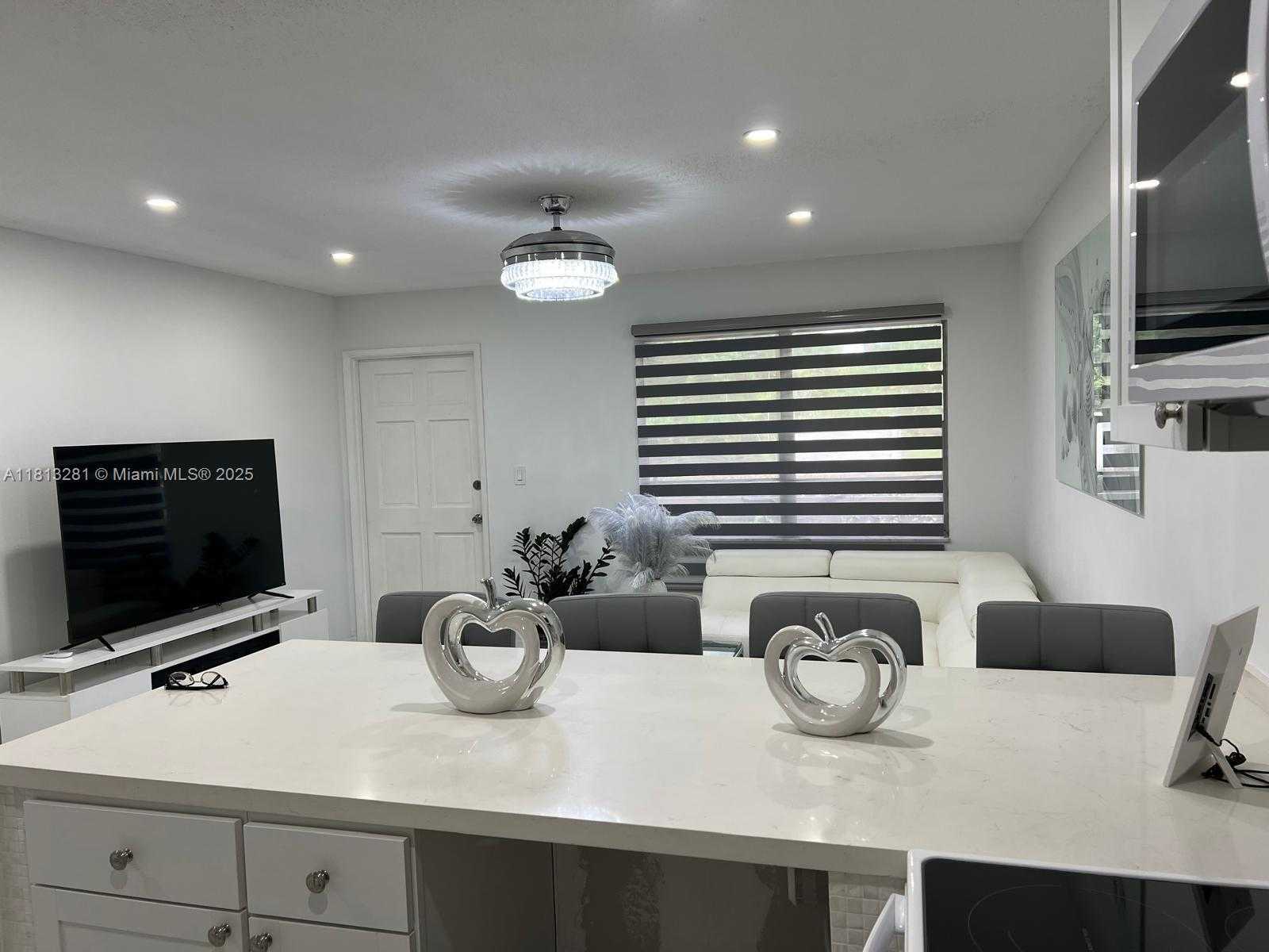 Small Image of 2905 PIERCE ST #7, Hollywood Number 13