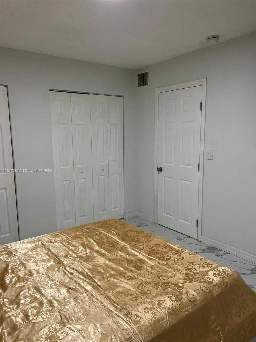 Small Image of 2905 PIERCE ST #7, Hollywood Number 20