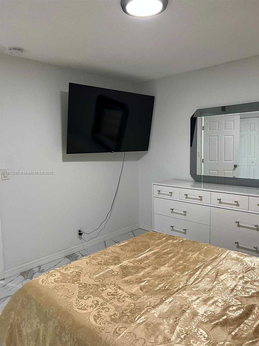 Small Image of 2905 PIERCE ST #7, Hollywood Number 24