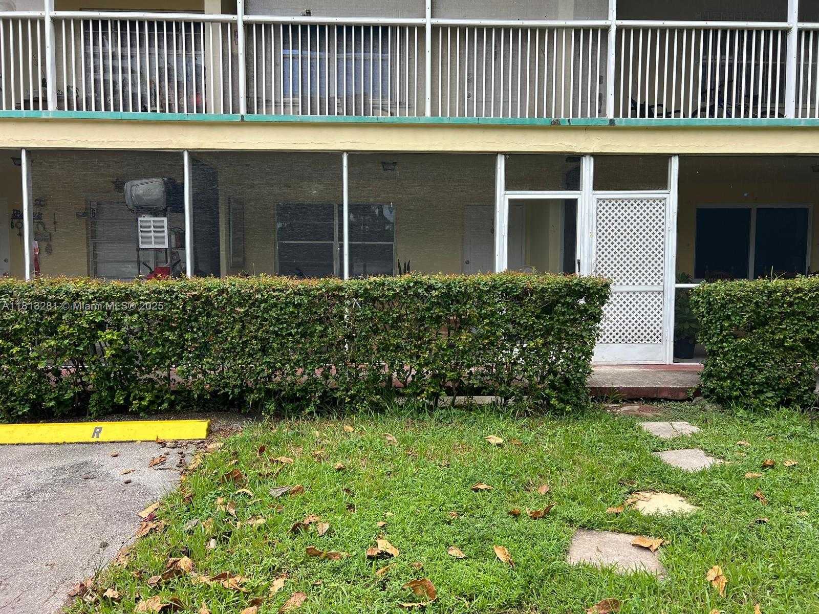 Small Image of 2905 PIERCE ST #7, Hollywood Number 3