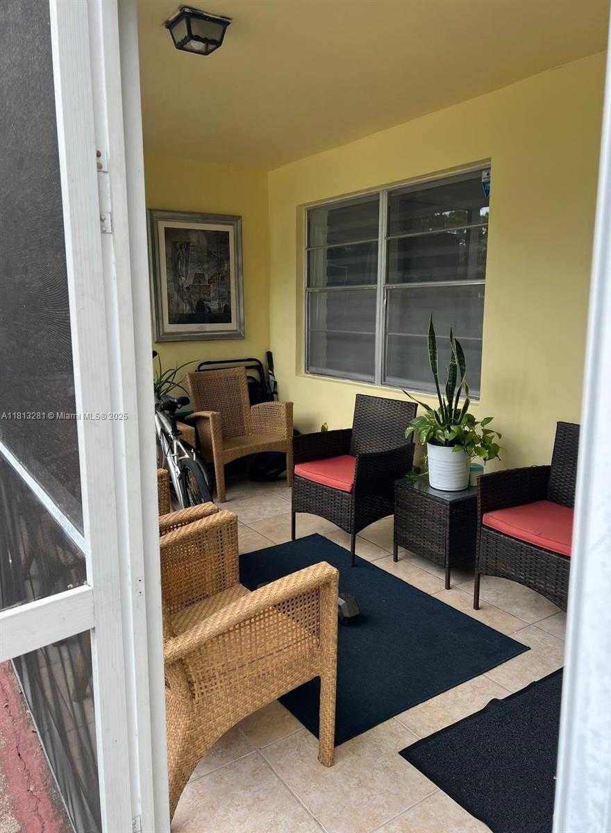Small Image of 2905 PIERCE ST #7, Hollywood Number 5
