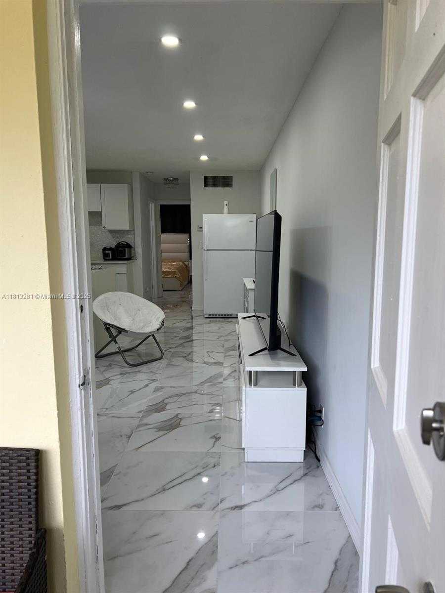 Small Image of 2905 PIERCE ST #7, Hollywood Number 8