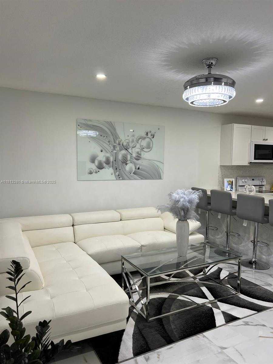 Small Image of 2905 PIERCE ST #7, Hollywood Number 9