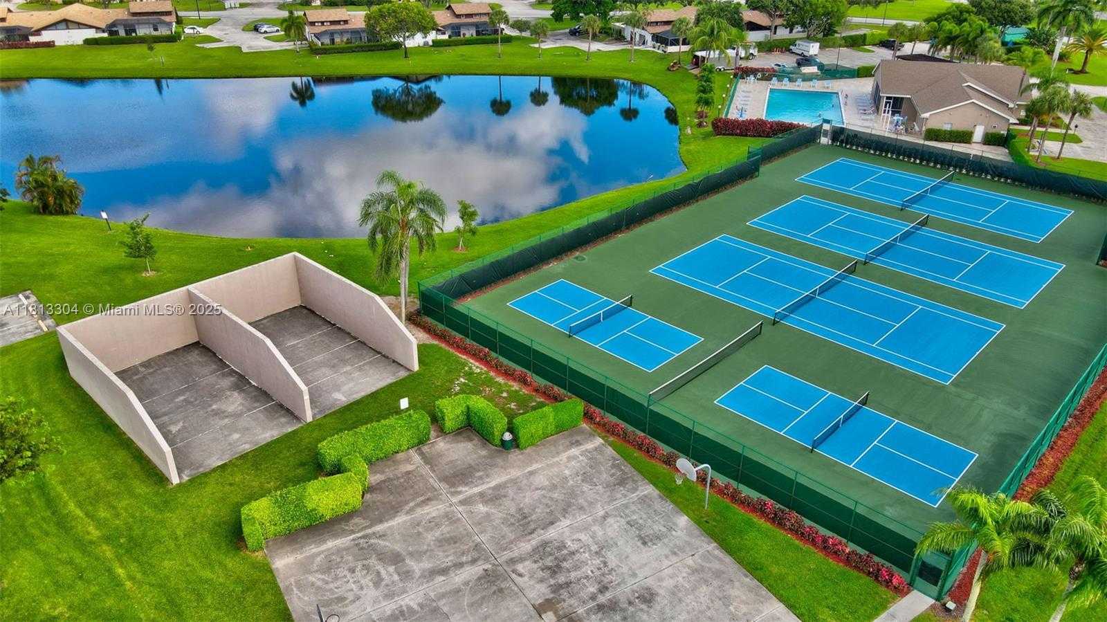 Small Image of 9280 Boca Gardens Pkwy, Boca Raton, FL 33496, USA Number 44