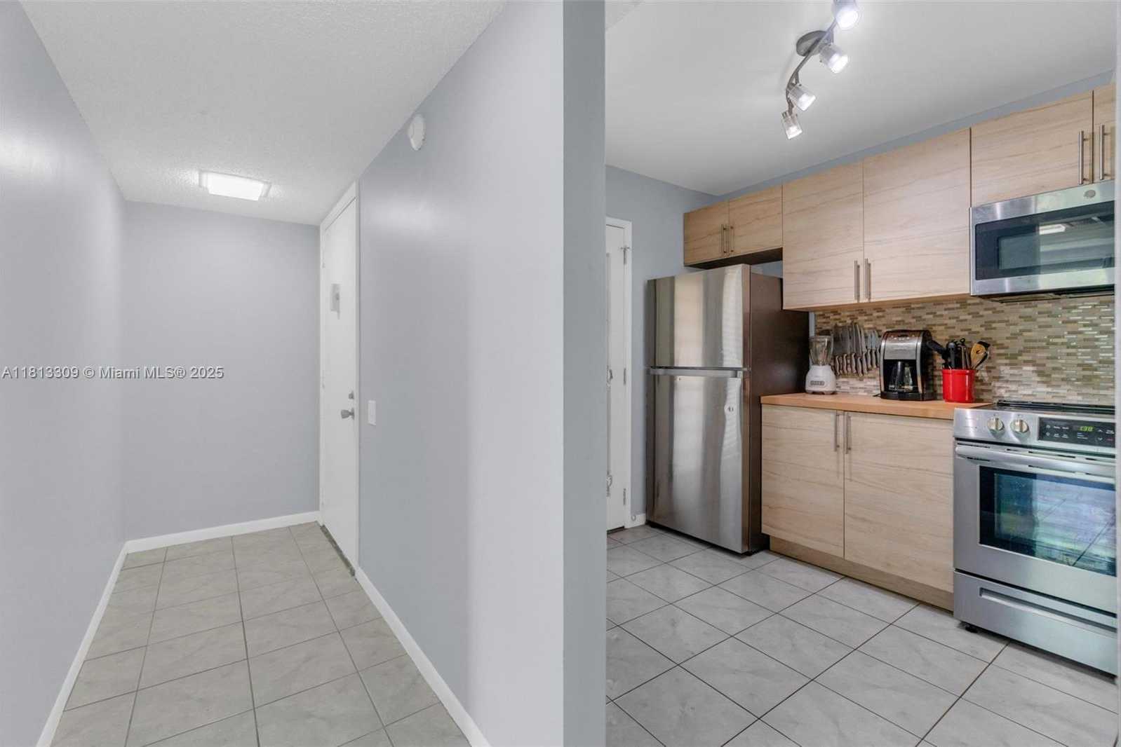 Small Image of 2704 NASSAU BND #J2, Coconut Creek Number 3