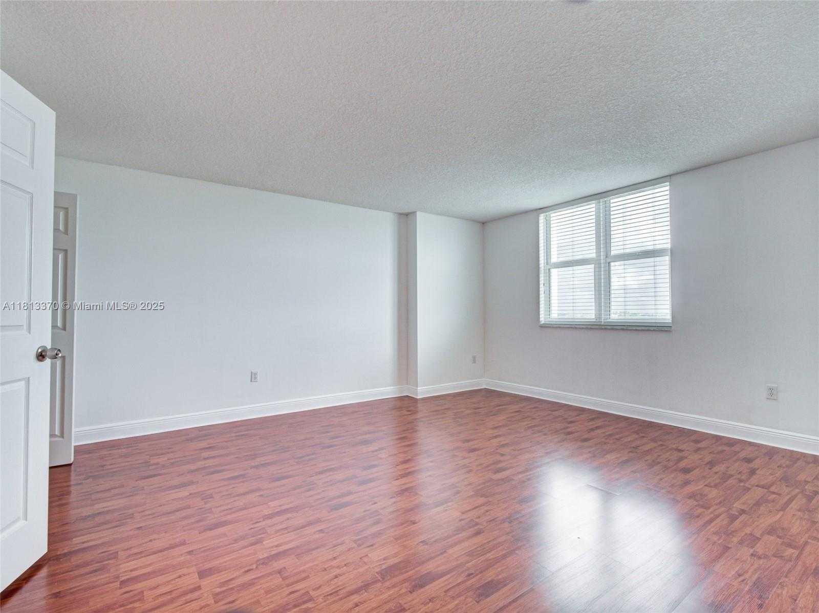 Small Image of 3000 CORAL WAY #815, Miami Number 4