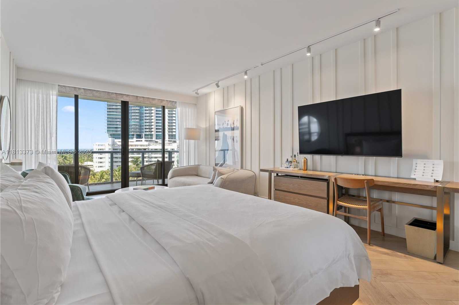 Small Image of 2201 COLLINS AVE #707, Miami Beach Number 6