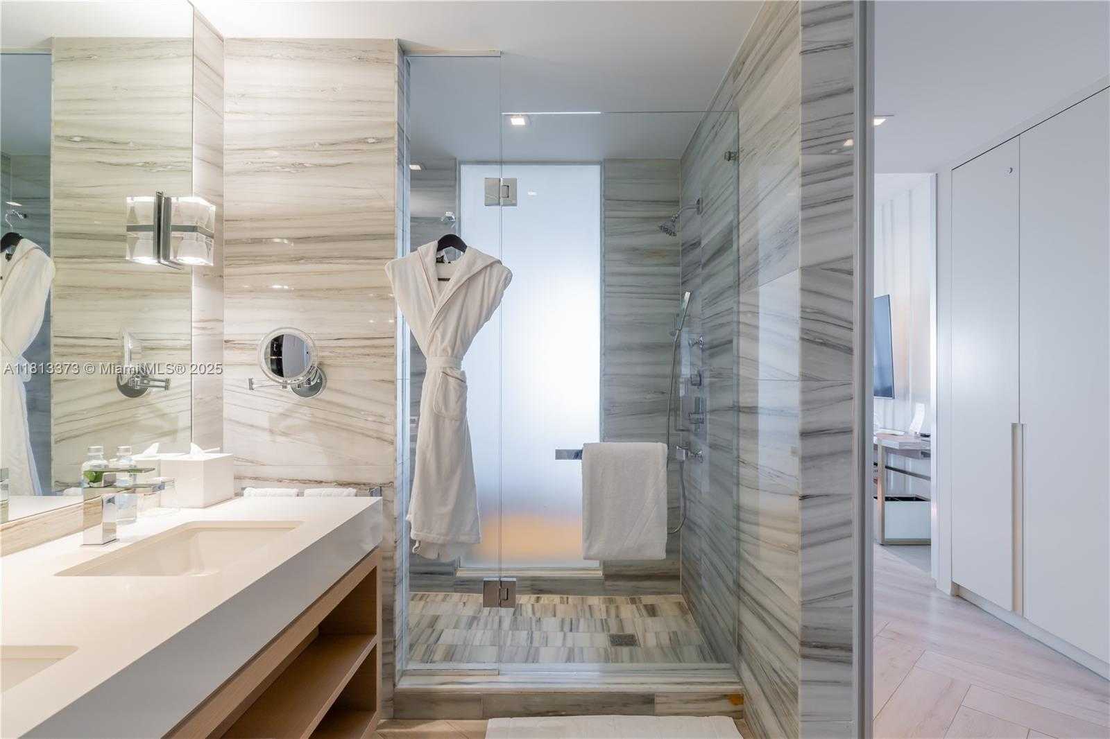Small Image of 2201 COLLINS AVE #707, Miami Beach Number 8